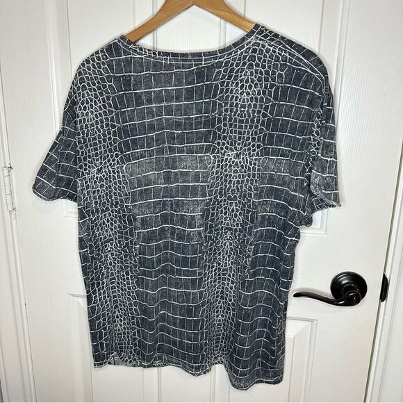We The Free Grey White Alligator Crocodile Print Short Sleeve Oversized Tee Sz M - Picture 4 of 6